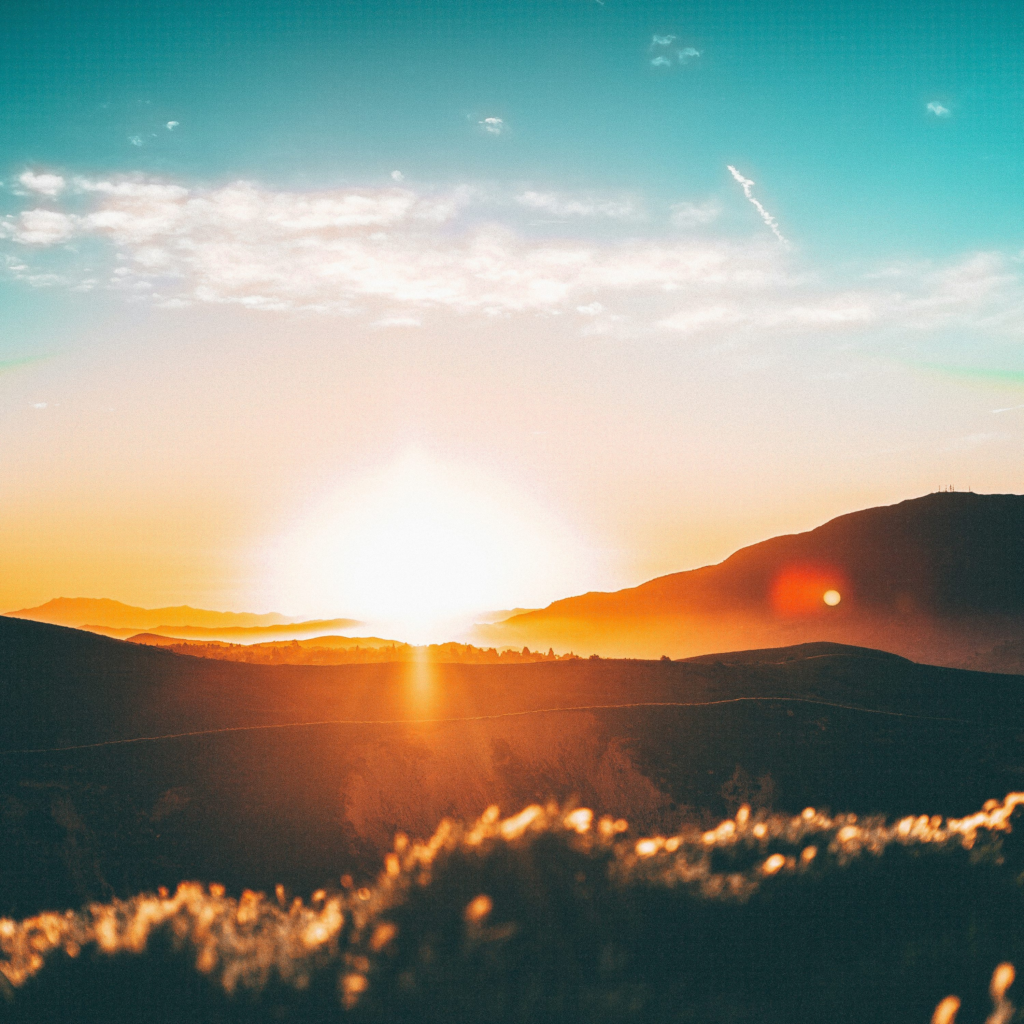 Sun shining from the horizon
